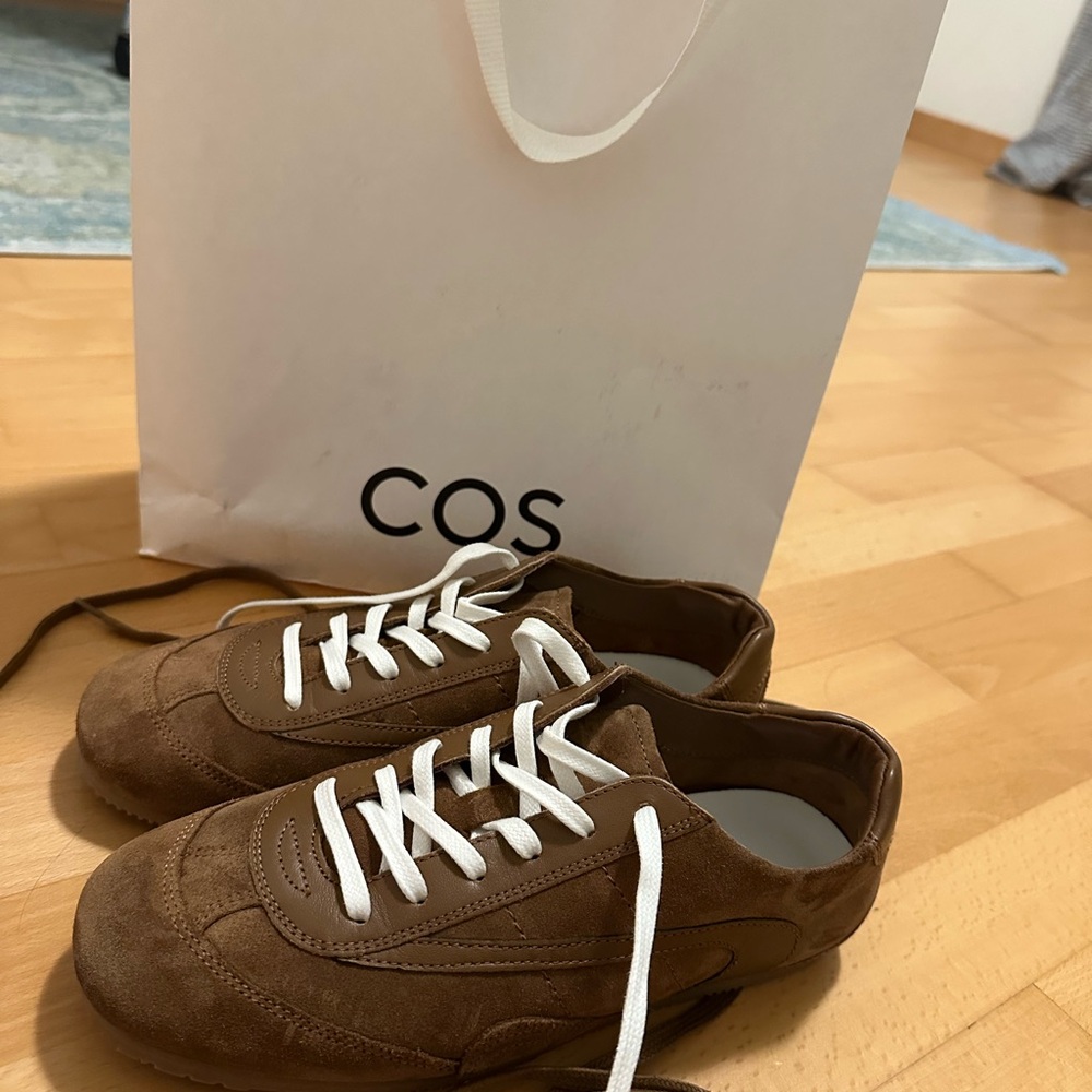 COS Women’s Minimal Leather Tan Suede Sneakers